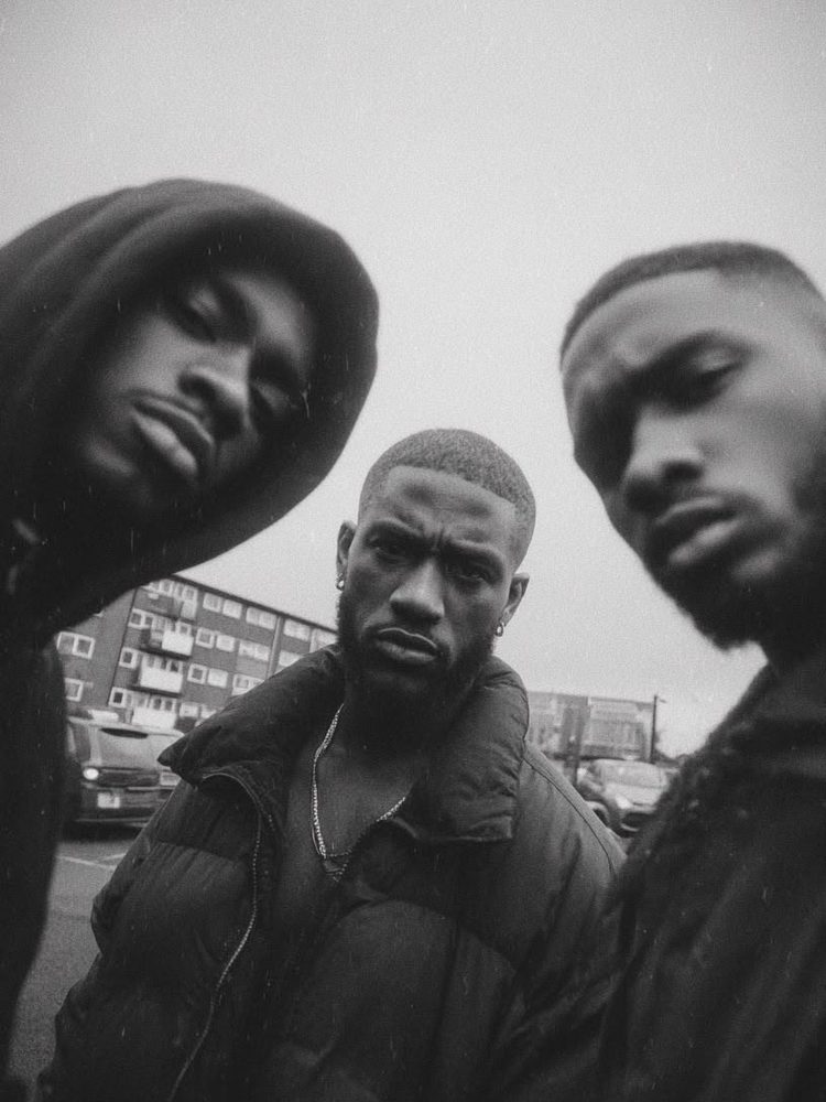 UGC Street Blanco y Negro