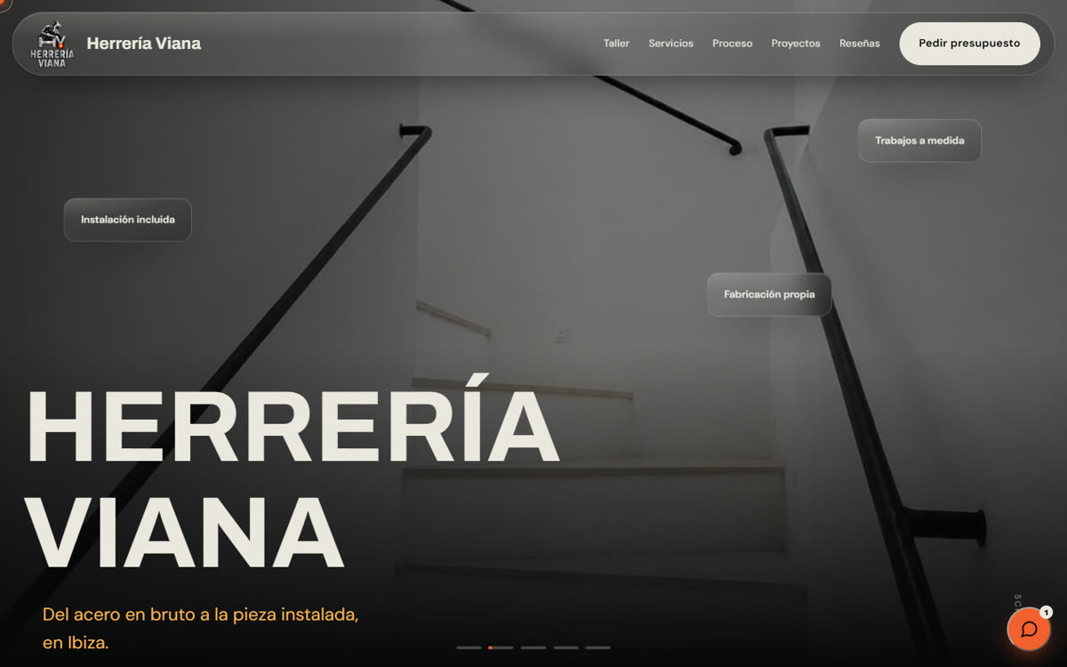 Web de Herrería Viana en ordenador y en móvil: portada con escalera de hierro y el lema «Del acero en bruto a la pieza instalada, en Ibiza»